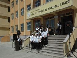 Liselilerden coşkulu kutlama